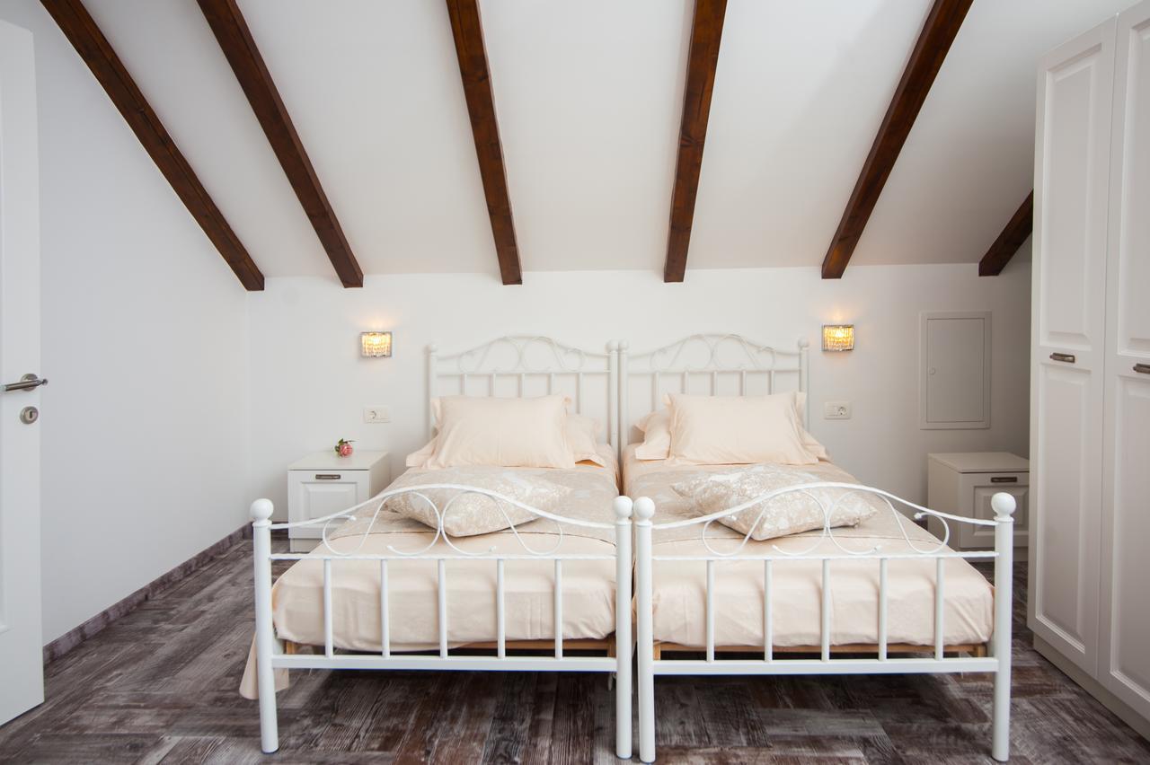 Luxury Villa Kate - In Lucice Bay With Turquoise Sea, Amazing Seaviews, And Heated Pool Milna  Exterior foto