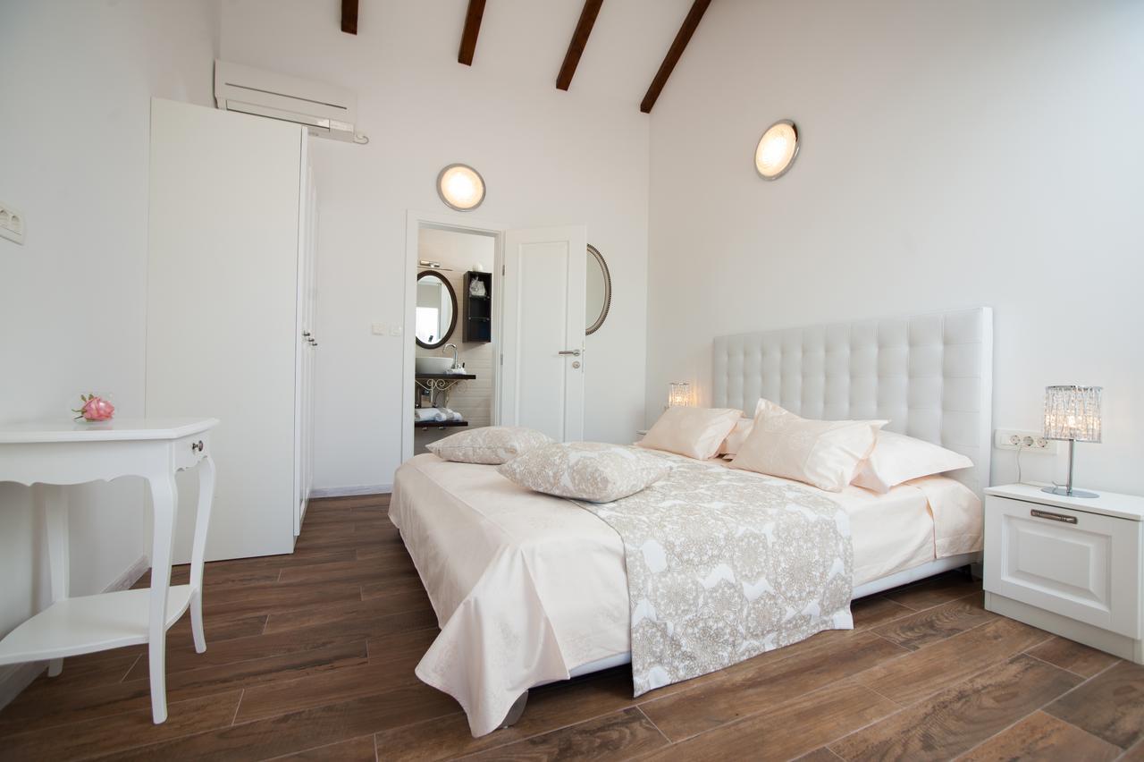 Luxury Villa Kate - In Lucice Bay With Turquoise Sea, Amazing Seaviews, And Heated Pool Milna  Exterior foto