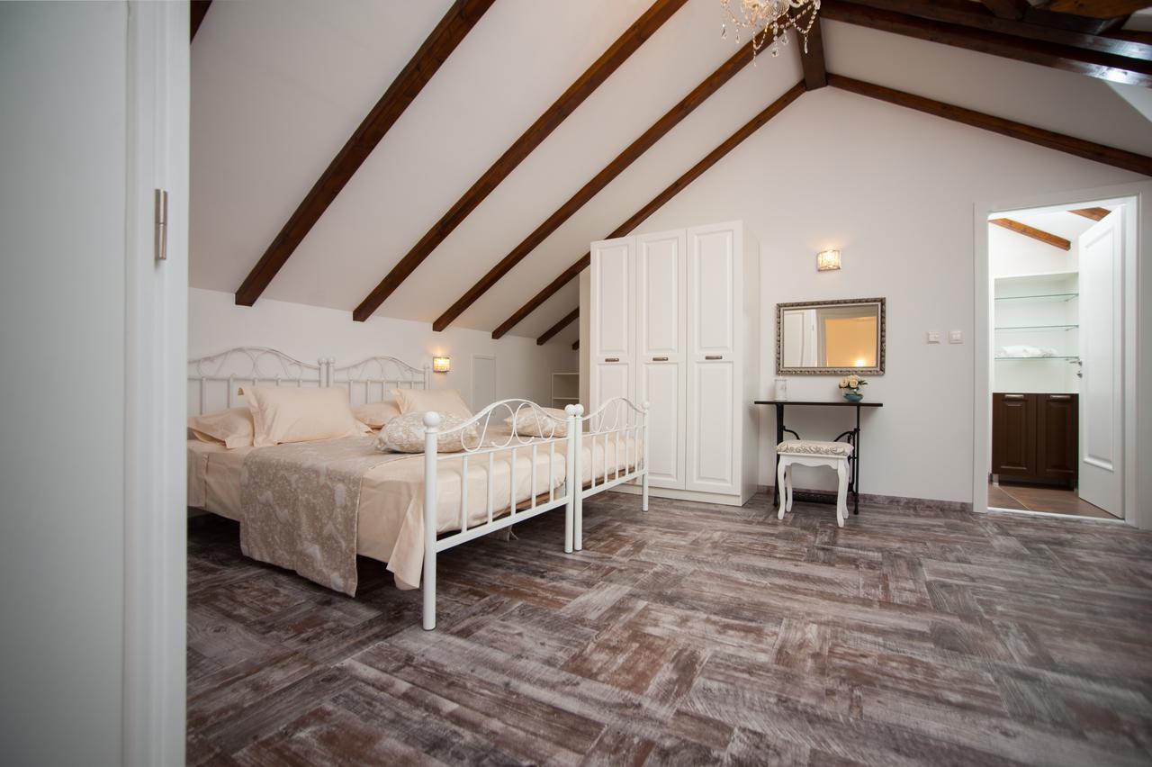 Luxury Villa Kate - In Lucice Bay With Turquoise Sea, Amazing Seaviews, And Heated Pool Milna  Exterior foto