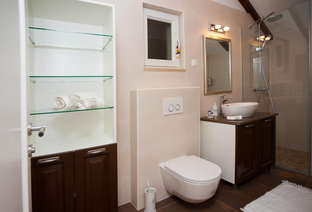 Luxury Villa Kate - In Lucice Bay With Turquoise Sea, Amazing Seaviews, And Heated Pool Milna  Exterior foto